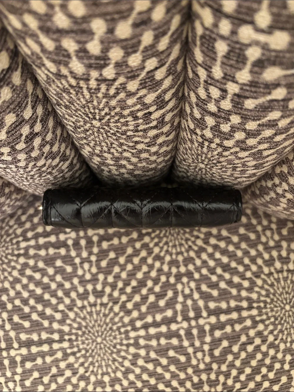 Guess Quilted Black Compact Wallet Clutch Purse Zip Around Like New